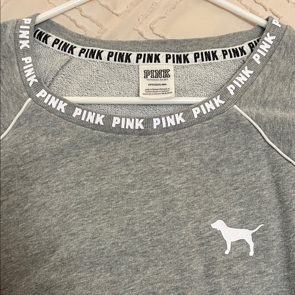 Victoria’s Secret Gray PINK Logo Sweatshirt - Picture 2 of 4